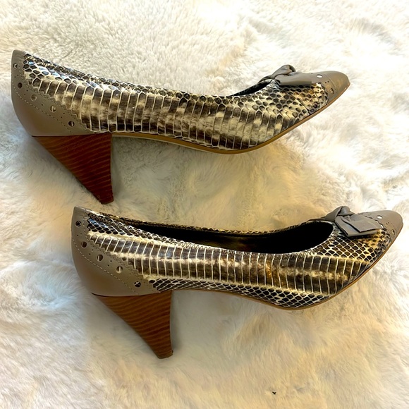 B Makowsky Heels - Picture 5 of 13